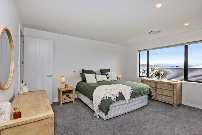 Photo of property in 40 Aspiring Drive, Poraiti, Napier, 4112
