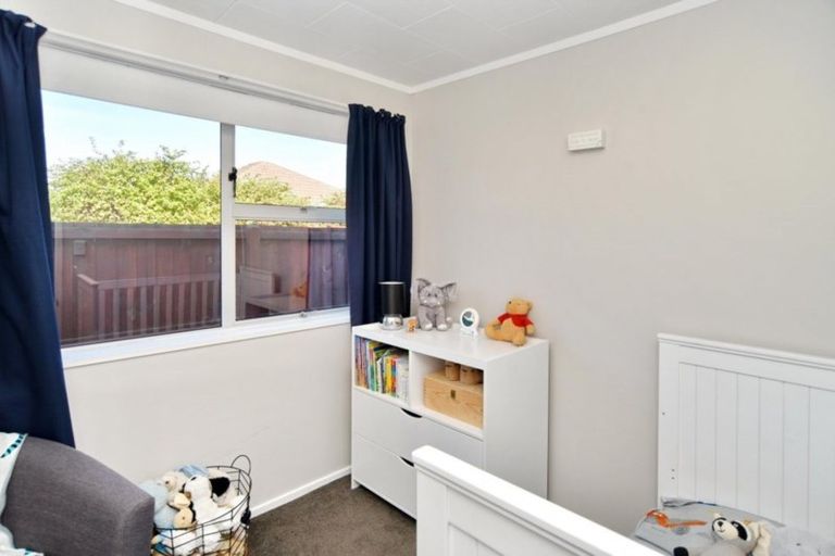 Photo of property in 2/10 Salford Avenue, Redwood, Christchurch, 8051
