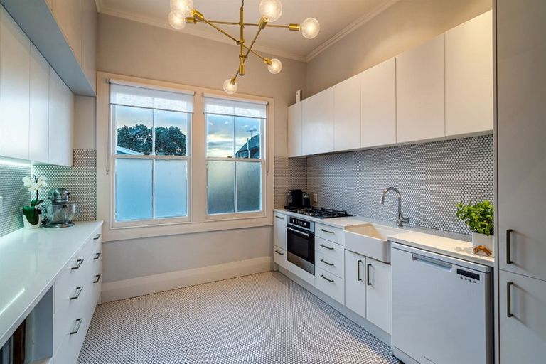 Photo of property in 1/20 Gladstone Road, Northcote, Auckland, 0627