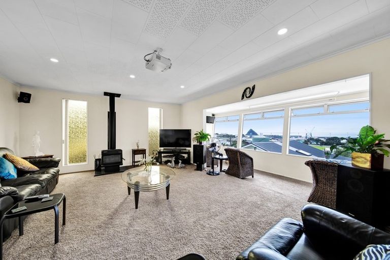 Photo of property in 57 Pioneer Road, Moturoa, New Plymouth, 4310