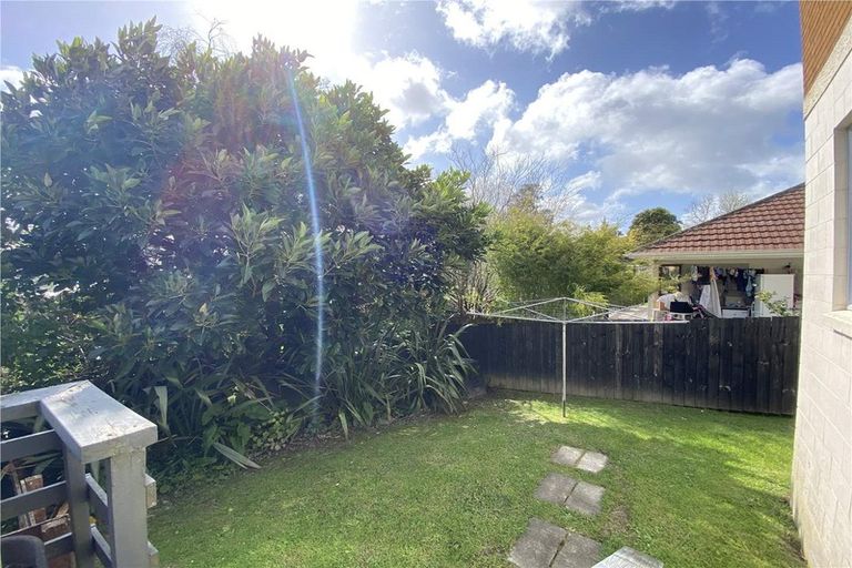 Photo of property in 7/15a Oates Road, Glen Eden, Auckland, 0602
