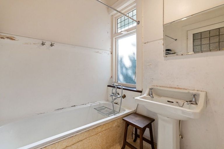 Photo of property in 2 Mersey Street, Island Bay, Wellington, 6023