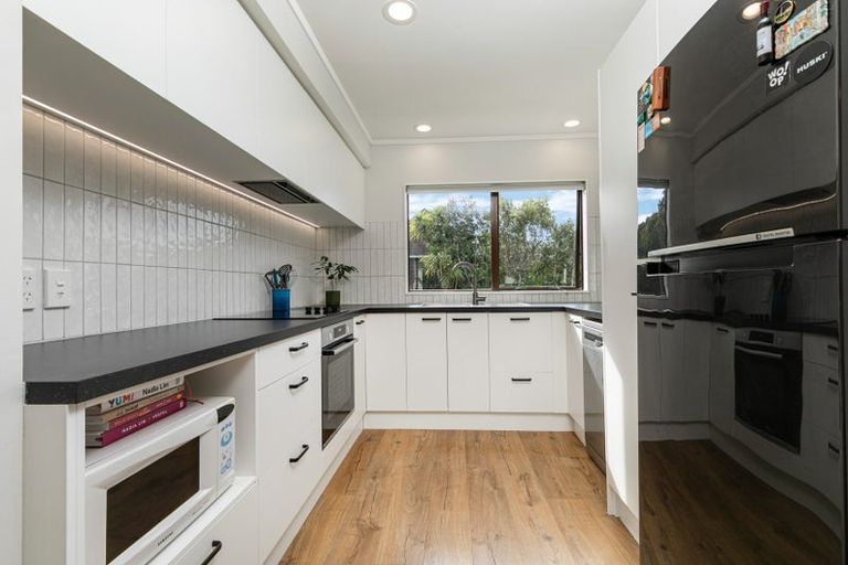 Photo of property in 2/3 Miriam Corban Heights, Henderson, Auckland, 0612