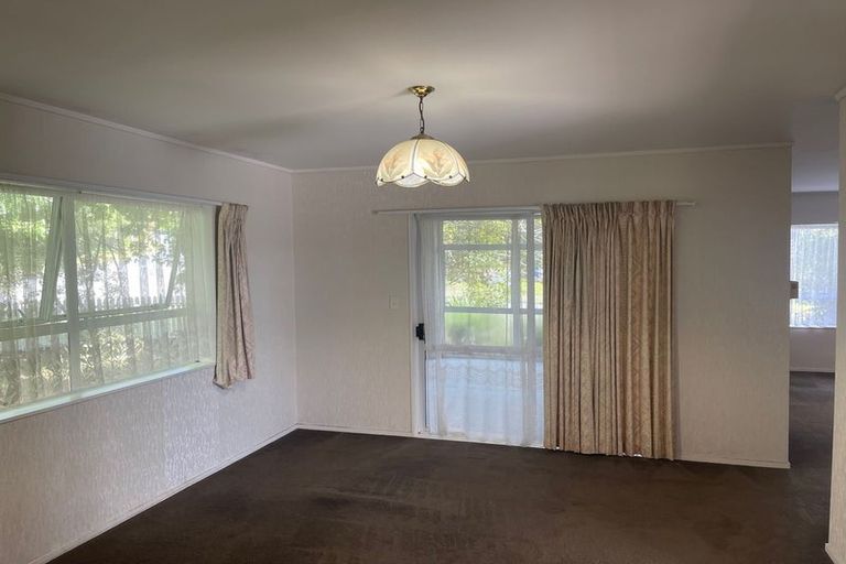 Photo of property in 2 Kerlin Crescent, West Harbour, Auckland, 0618