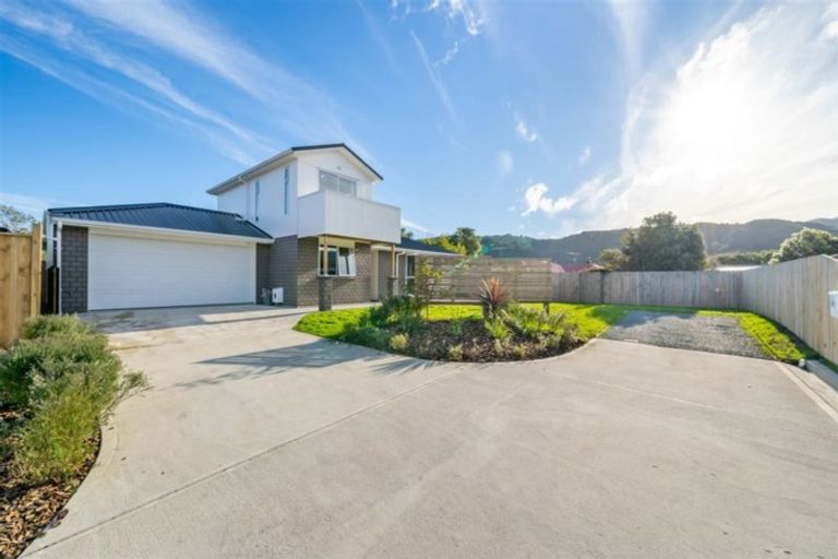 Photo of property in 16 Poulson Grove, Trentham, Upper Hutt, 5018