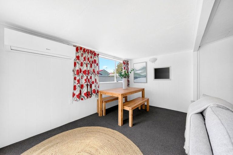 Photo of property in 1 Kempton Street, Greytown, 5712