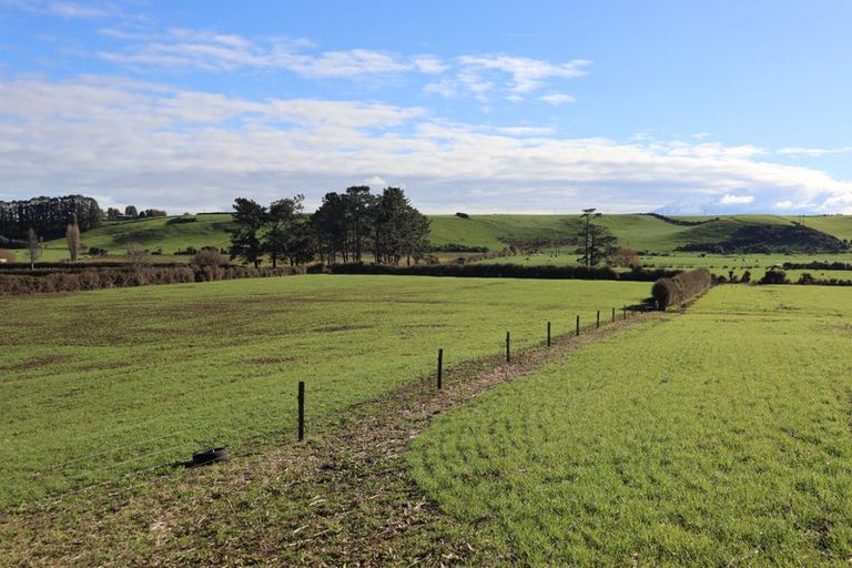Photo of property in 169 Rawhitiroa Road, Eltham, 4398