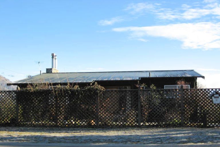 Photo of property in 77 Warren Street, Wanaka, 9305