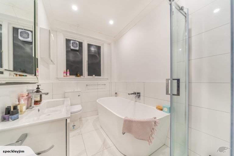 Photo of property in 3/246 Oriental Parade, Oriental Bay, Wellington, 6011