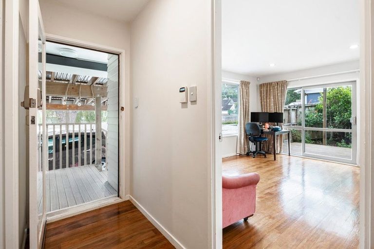 Photo of property in 27 Normanton Street, Glenfield, Auckland, 0629