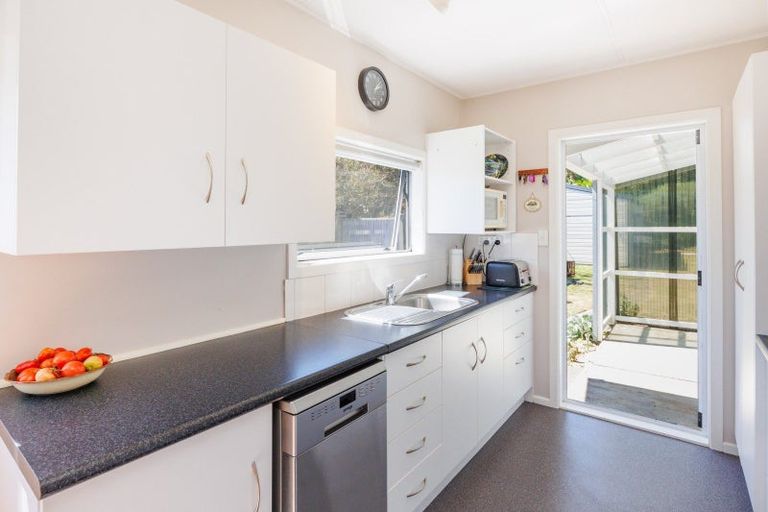 Photo of property in 15 Ferry Street, Foxton Beach, Foxton, 4815