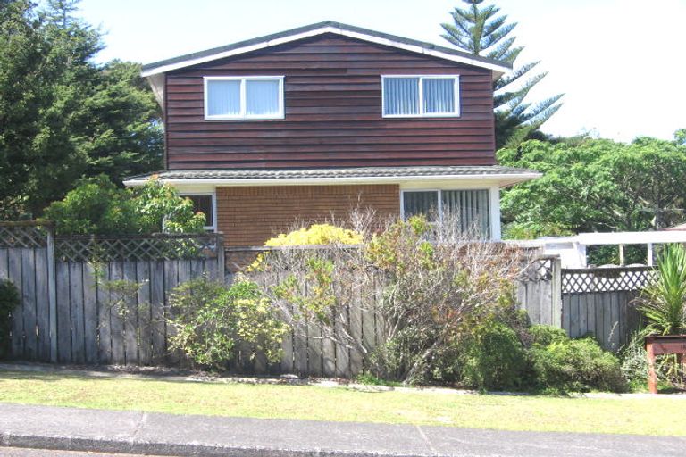 Photo of property in 19 Cunliffe Place, Glenfield, Auckland, 0629