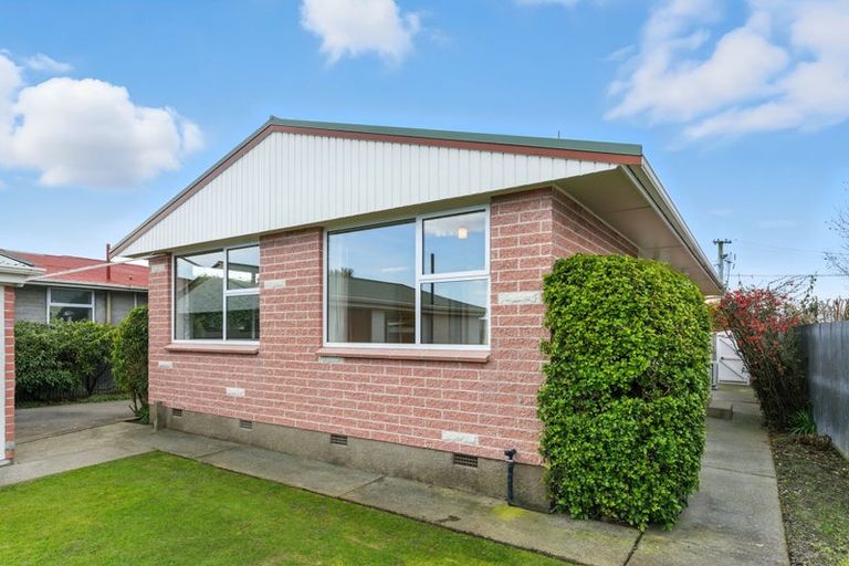 Photo of property in 70 Daniels Road, Redwood, Christchurch, 8051