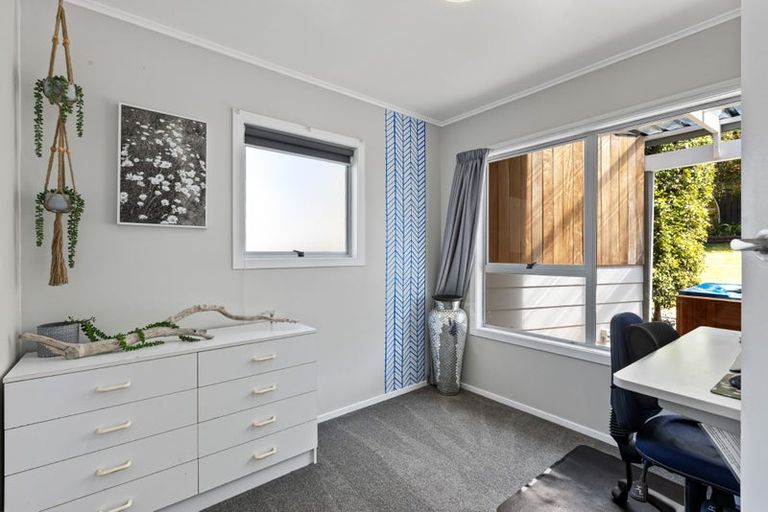 Photo of property in 7 William Hadlow Place, Hatfields Beach, Orewa, 0931