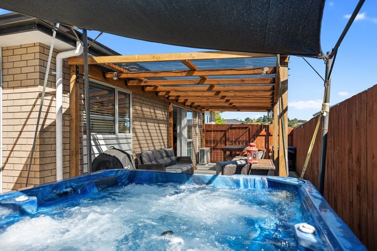 Photo of property in 5 Minerva Avenue, Helensville, 0800