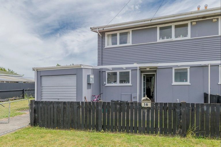 Photo of property in 16 Mahoe Street, Levin, 5510