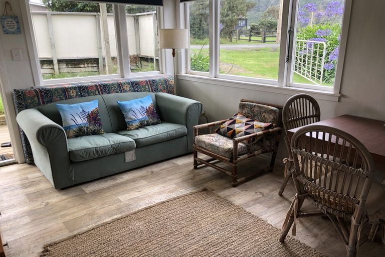 Photo of property in 16 Point Road, Mokau, 4376