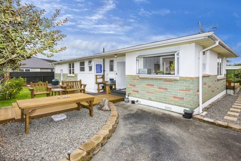 Photo of property in 12a Ebdentown Street, Ebdentown, Upper Hutt, 5018