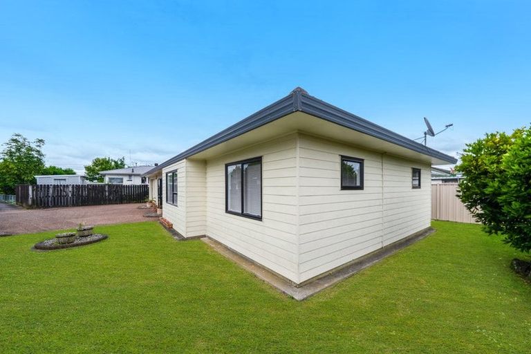 Photo of property in 2/66 Willis Road, Papakura, 2110