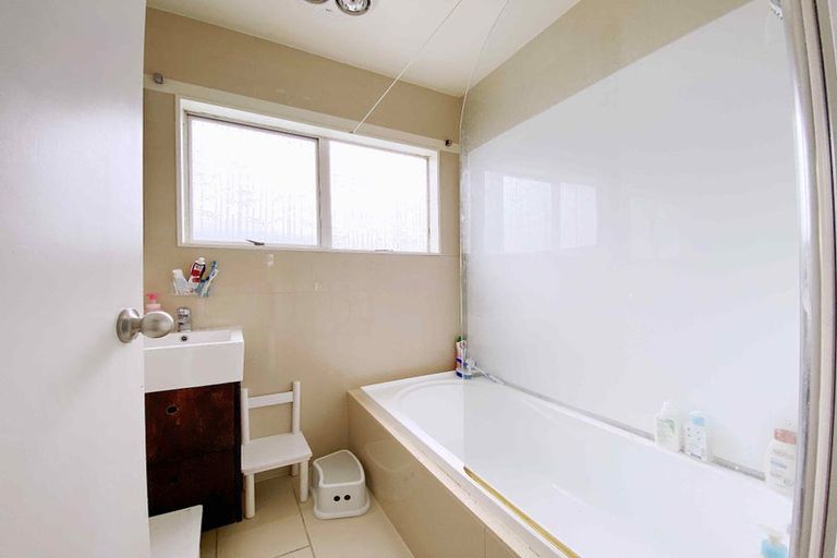 Photo of property in 1/163 Rathgar Road, Henderson, Auckland, 0610