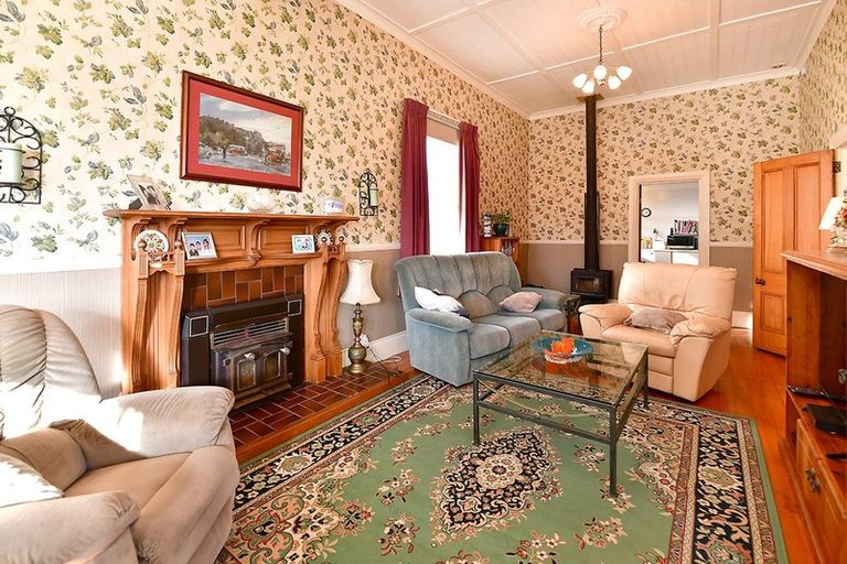 Photo of property in 45 Karaka Street, Helensville, 0800