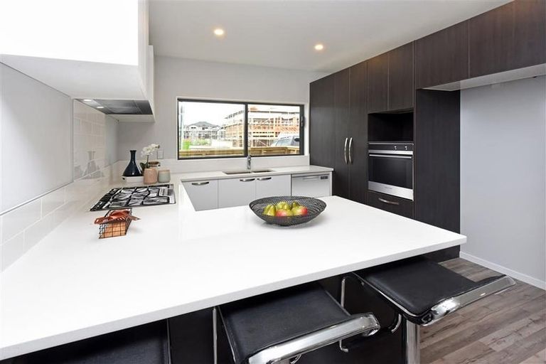Photo of property in 5d Mcquoids Road, Flat Bush, Auckland, 2019