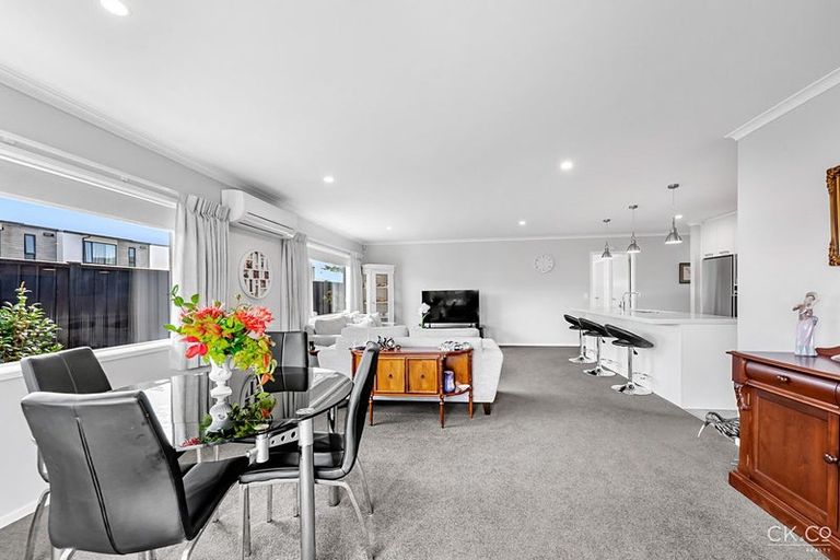 Photo of property in 12 Passchendaele Grove, Trentham, Upper Hutt, 5018