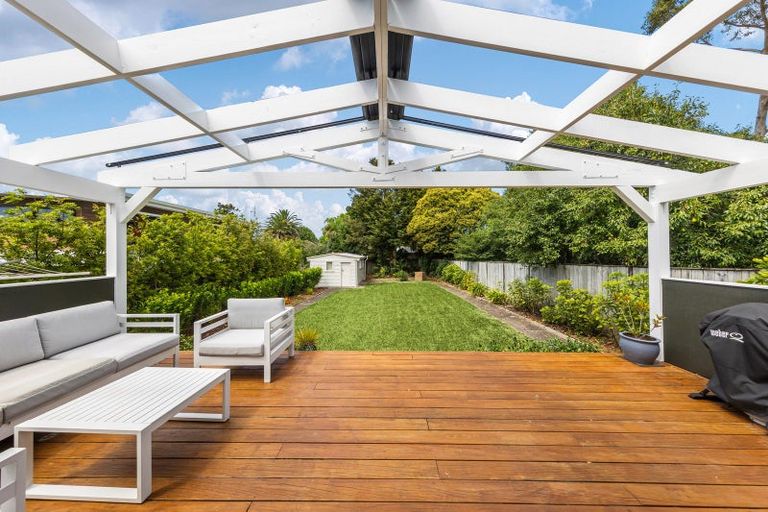 Photo of property in 5 Manor Place, Point Chevalier, Auckland, 1022