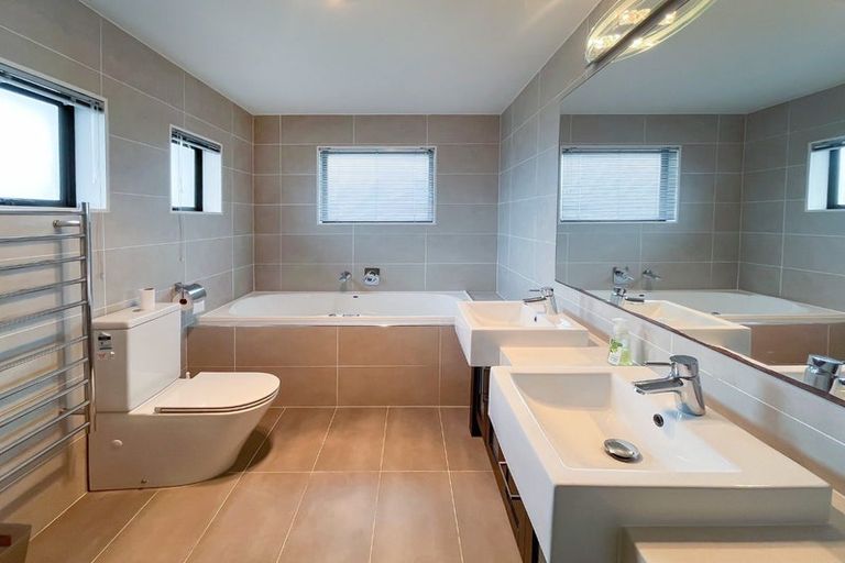 Photo of property in 32 Kilkelly Avenue, Pinehill, Auckland, 0632