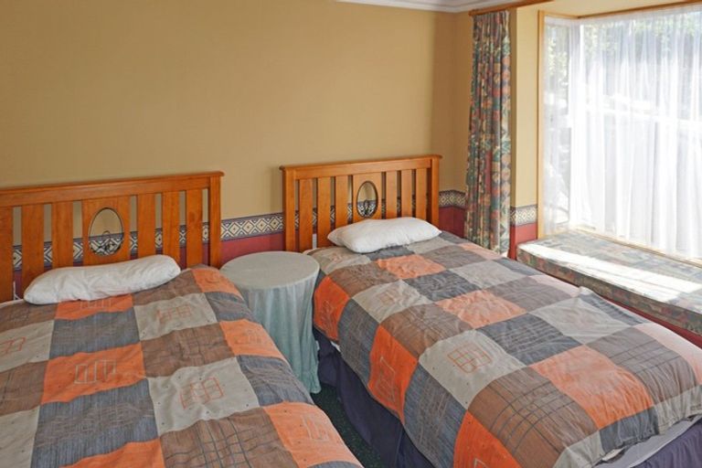 Photo of property in 104 Marine Parade, Bluff, 9814