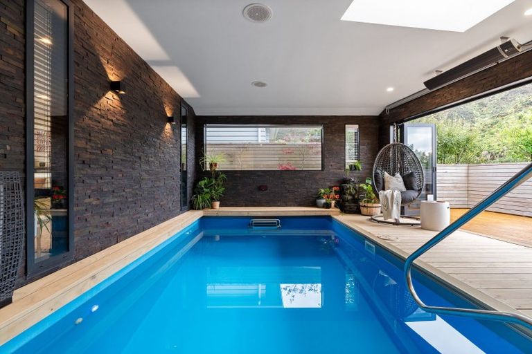 Photo of property in 5 Riroriro Close, Crofton Downs, Wellington, 6035