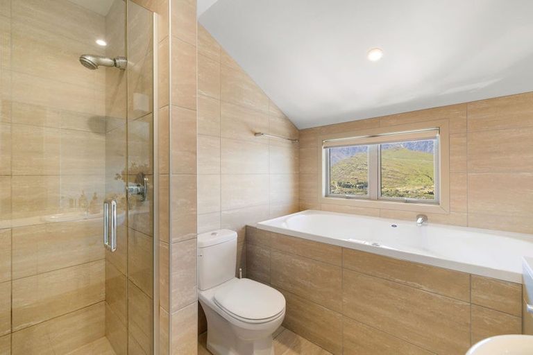 Photo of property in 6a Lancewood Lane, Queenstown, 9300