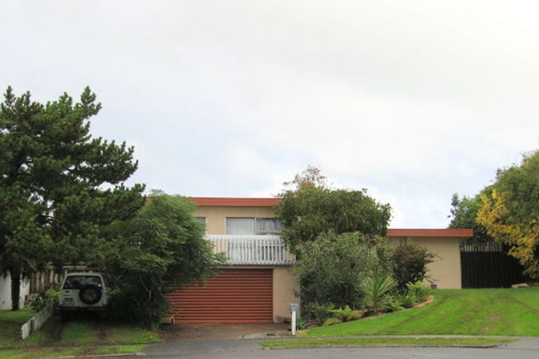 Photo of property in 10 Towra Place, Botany Downs, Auckland, 2010