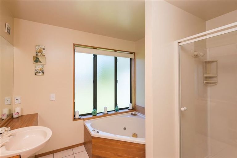 Photo of property in 8 Appleton Place, Woodend, 7610