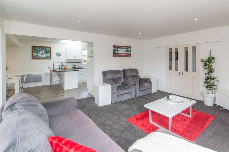 Photo of property in 12 Cranbrook Avenue, Burnside, Christchurch, 8053