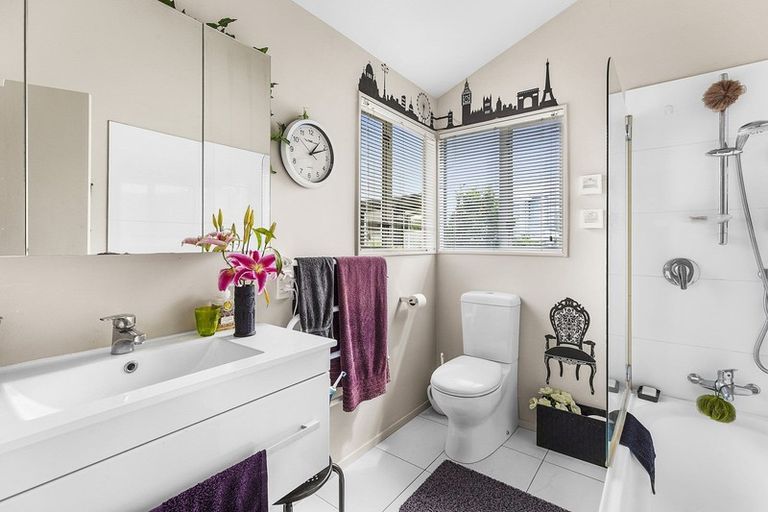 Photo of property in 13 Signallers Grove, Strathmore Park, Wellington, 6022