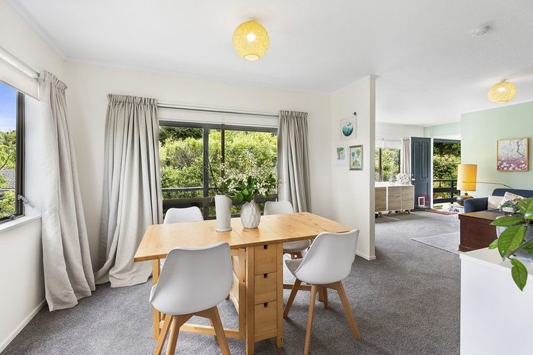 Photo of property in 6 Sasanqua Way, Crofton Downs, Wellington, 6035