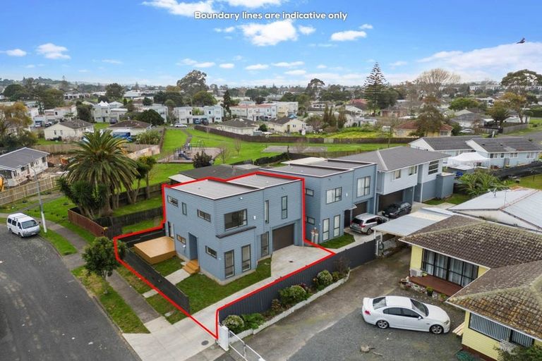 Photo of property in 52a Convair Crescent, Mangere, Auckland, 2022