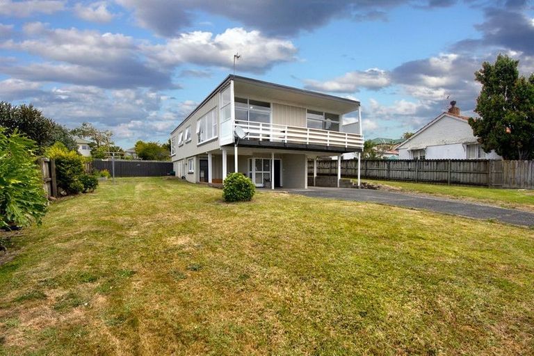 Photo of property in 121 Mcleod Road, Te Atatu South, Auckland, 0610