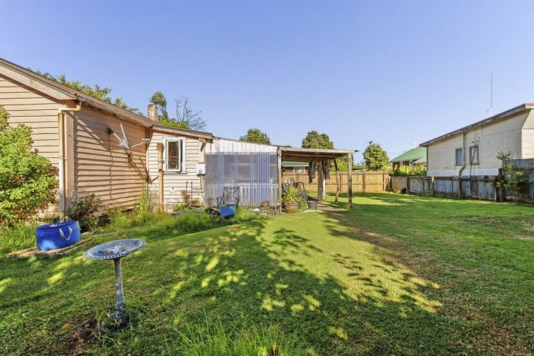 Photo of property in 6 Rangi Street, Mokau, 4376