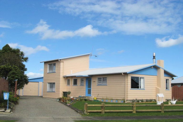 Photo of property in 14 Martin Harvey Street, Levin, 5510