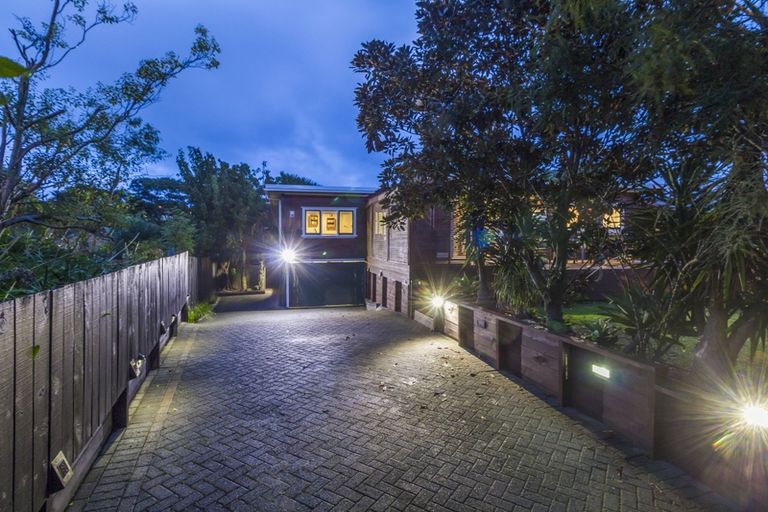 Photo of property in 26 Atkinson Road, Titirangi, Auckland, 0604