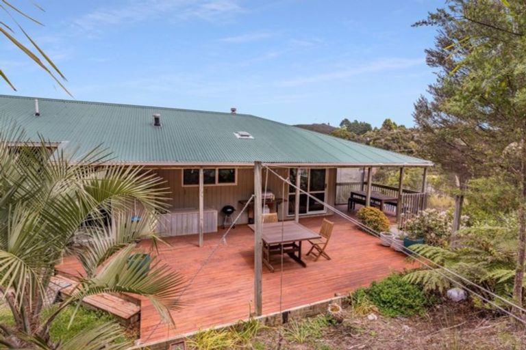 Photo of property in 8 Kaipatiki Rise, Haruru, 0204