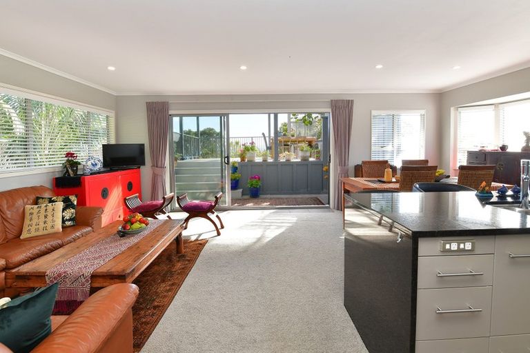 Photo of property in 112a Pacific Parade, Army Bay, Whangaparaoa, 0930