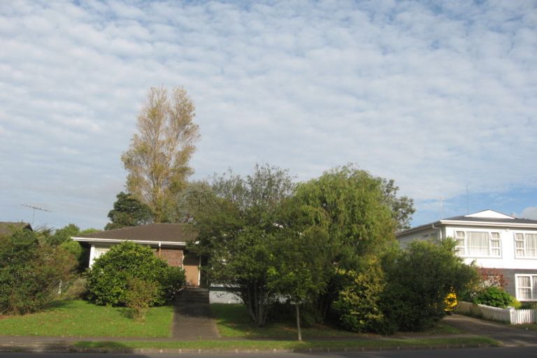 Photo of property in 37 Cascades Road, Pakuranga Heights, Auckland, 2010