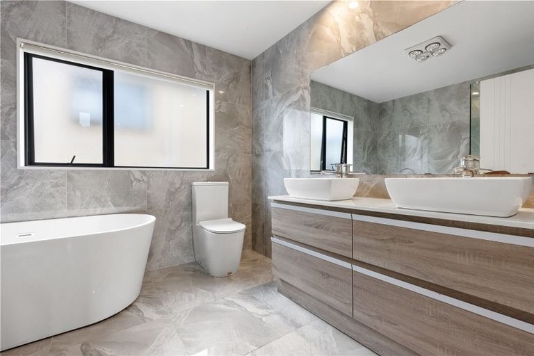 Photo of property in 25b Arrowsmith Drive, Flat Bush, Auckland, 2019