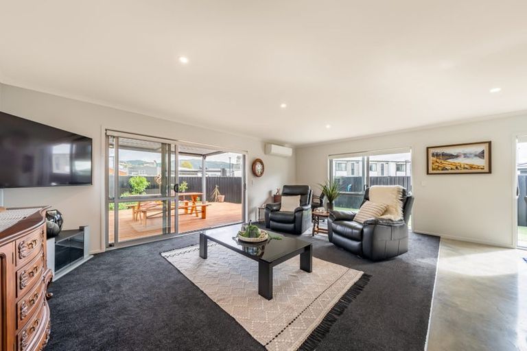 Photo of property in 14 Passchendaele Grove, Trentham, Upper Hutt, 5018