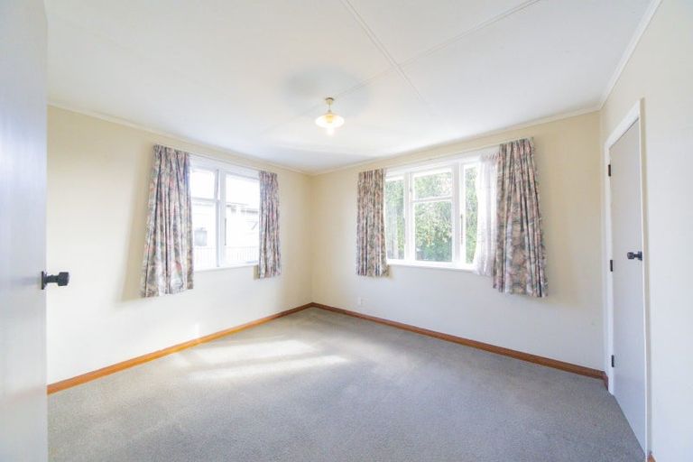 Photo of property in 2a Montrose Place, Takaro, Palmerston North, 4412