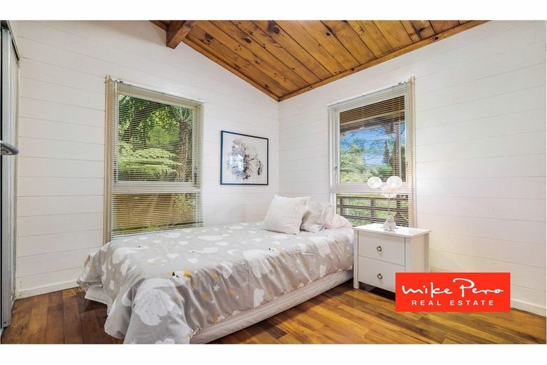 Photo of property in 230 Atkinson Road, Titirangi, Auckland, 0604