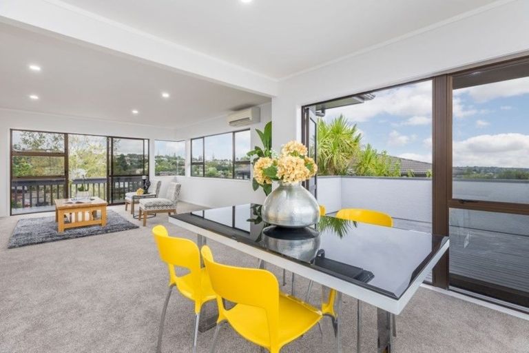 Photo of property in 2/283 Glenfield Road, Glenfield, Auckland, 0629